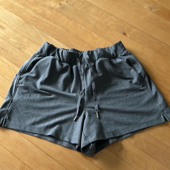 Old Navy active short - Picture 1 of 3